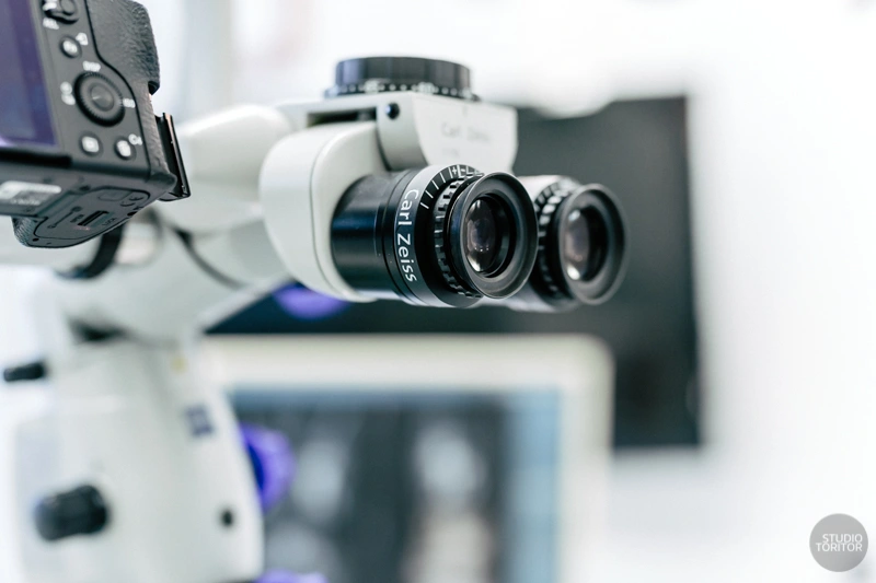 最高峰の光学性能を誇るカールツァイス（Carl Zeiss）社製歯科用マイクロスコープ設備